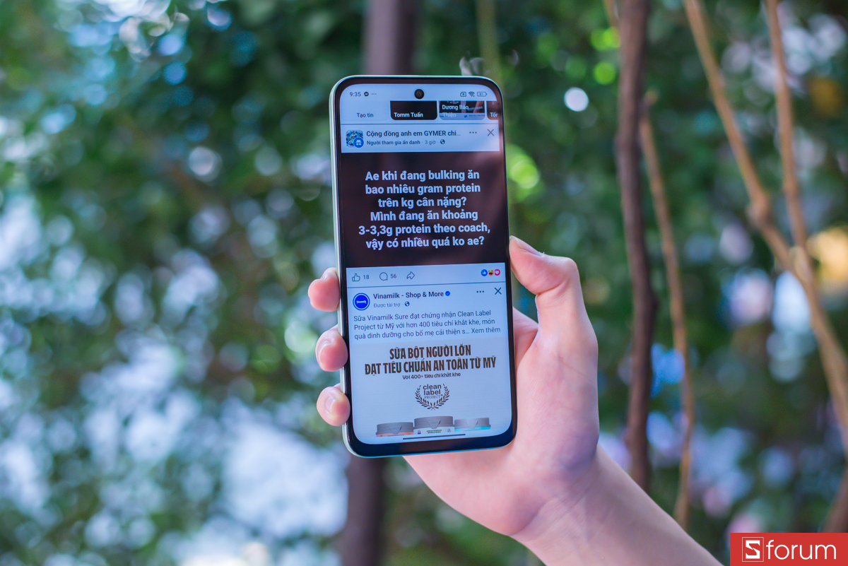 Viền màn hình có hiện tượng tối góc nhẹ như một số mẫu máy giá rẻ