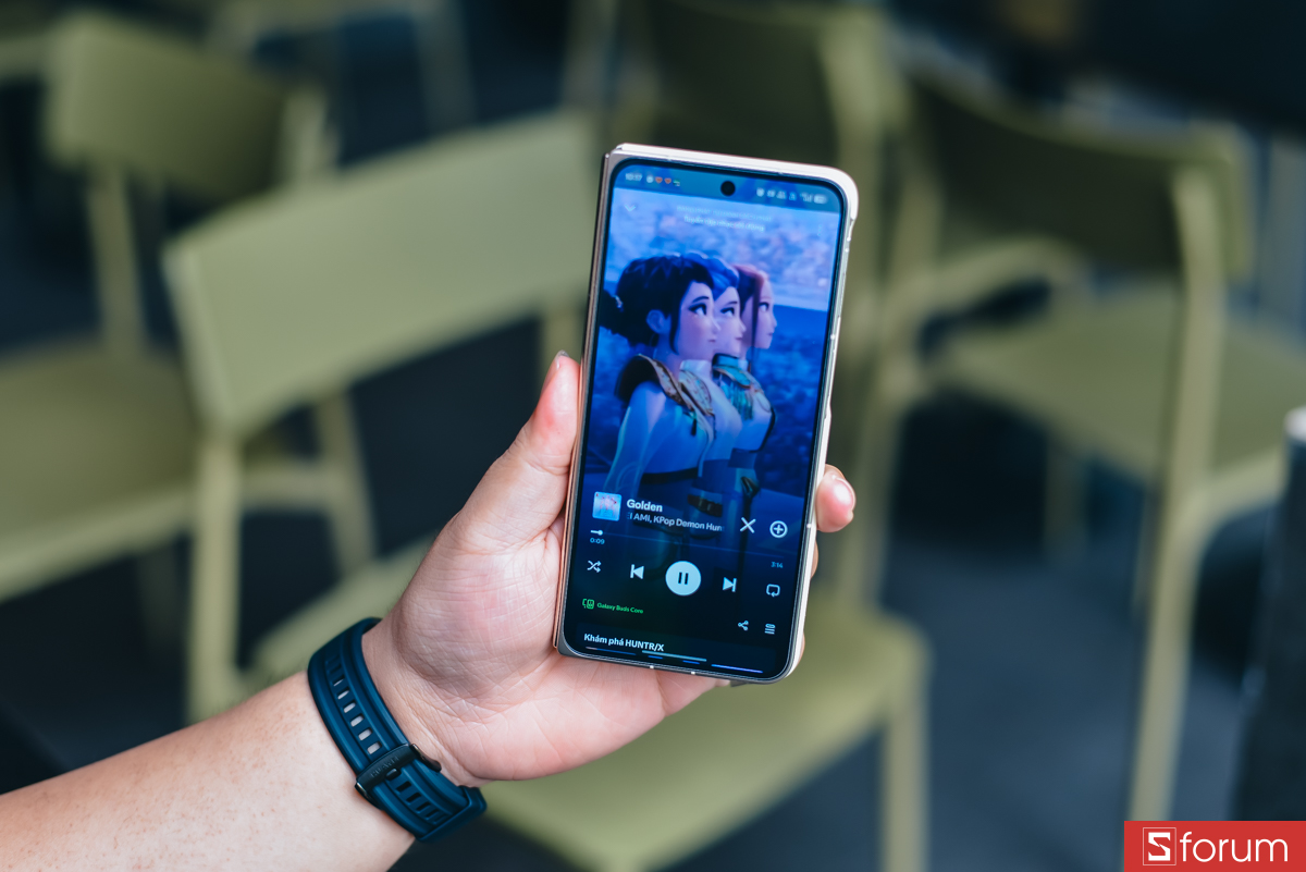 Dải bass được tái tạo ở mức ổn, có chiều sâu vừa phải nhưng không quá mạnh mẽ hay xập xình