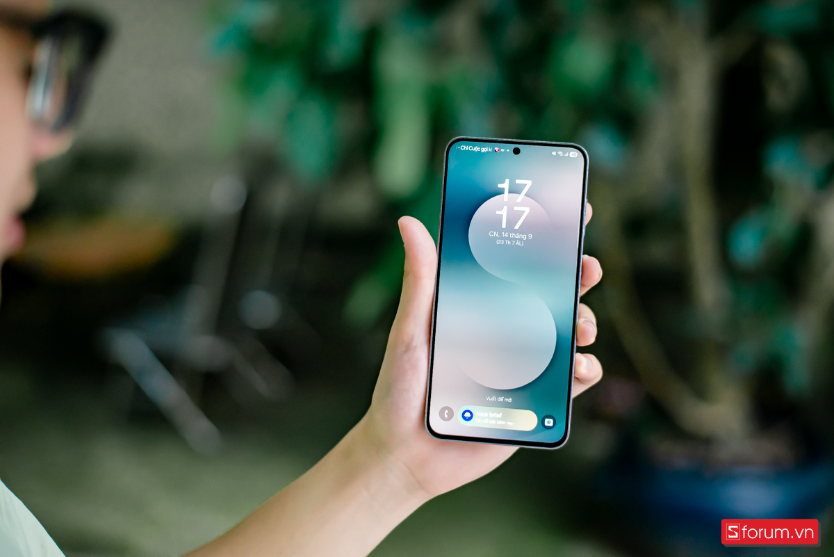 Viền màn hình cũng được Samsung làm mỏng hơn
