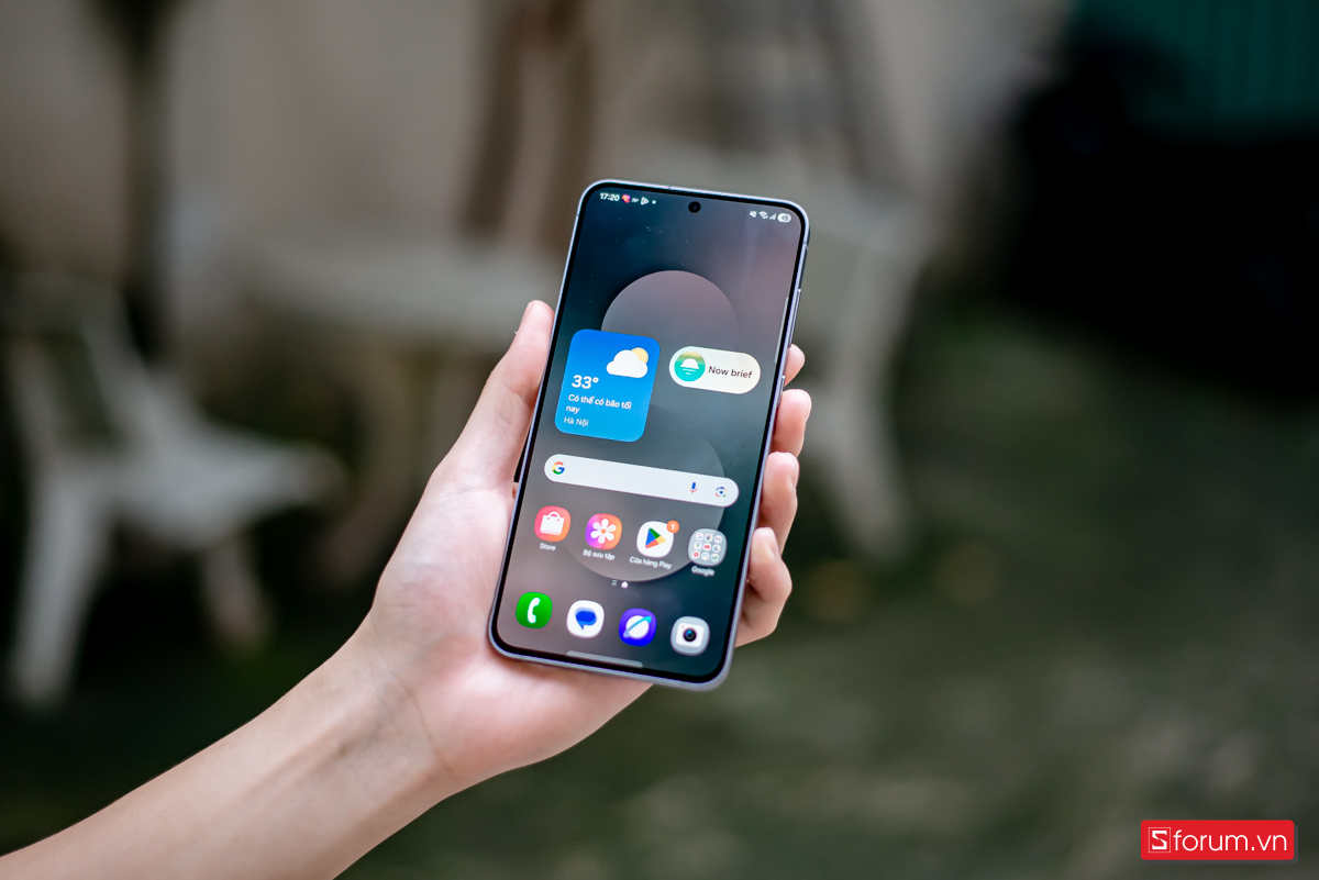 Đánh giá Samsung Galaxy S25 FE: Màn hình Dynamic AMOLED 2X với viền mỏng hơn