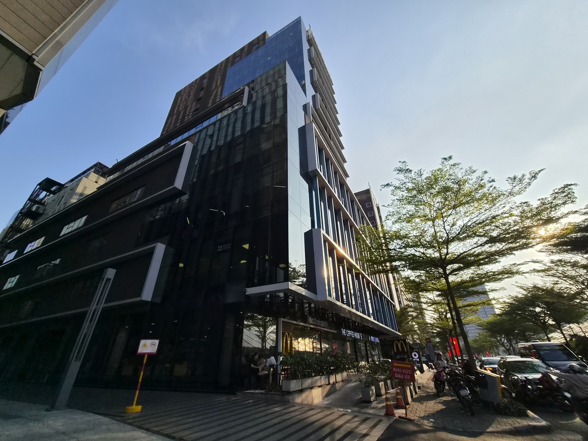 Với camera góc siêu rộng, điểm cộng lớn nhất ở ống kính này là sự đồng nhất về màu sắc và cân bằng trắng