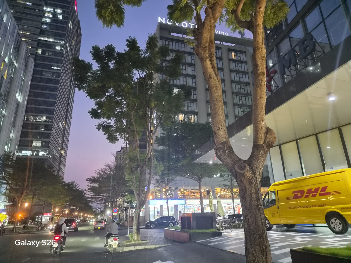 Chất lượng ảnh trong điều kiện thiếu sáng vẫn khá tốt, ít bị nhiễu do thuật toán mới kết hợp AI