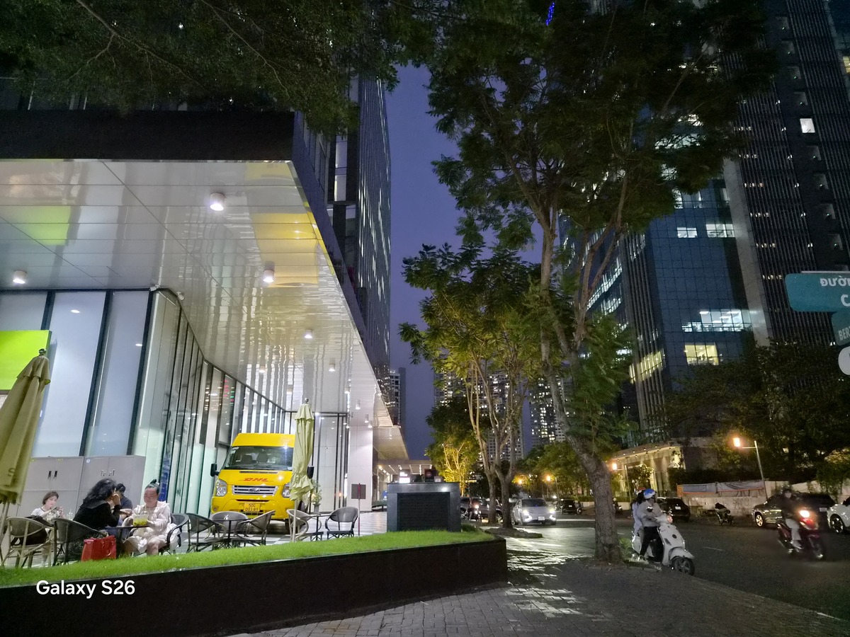 Chất lượng ảnh trong điều kiện thiếu sáng vẫn khá tốt, ít bị nhiễu do thuật toán mới kết hợp AI