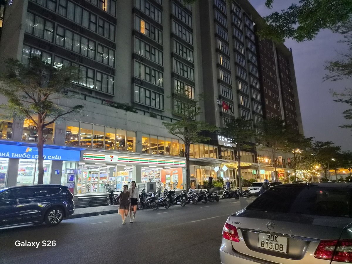 Chất lượng ảnh trong điều kiện thiếu sáng vẫn khá tốt, ít bị nhiễu do thuật toán mới kết hợp AI