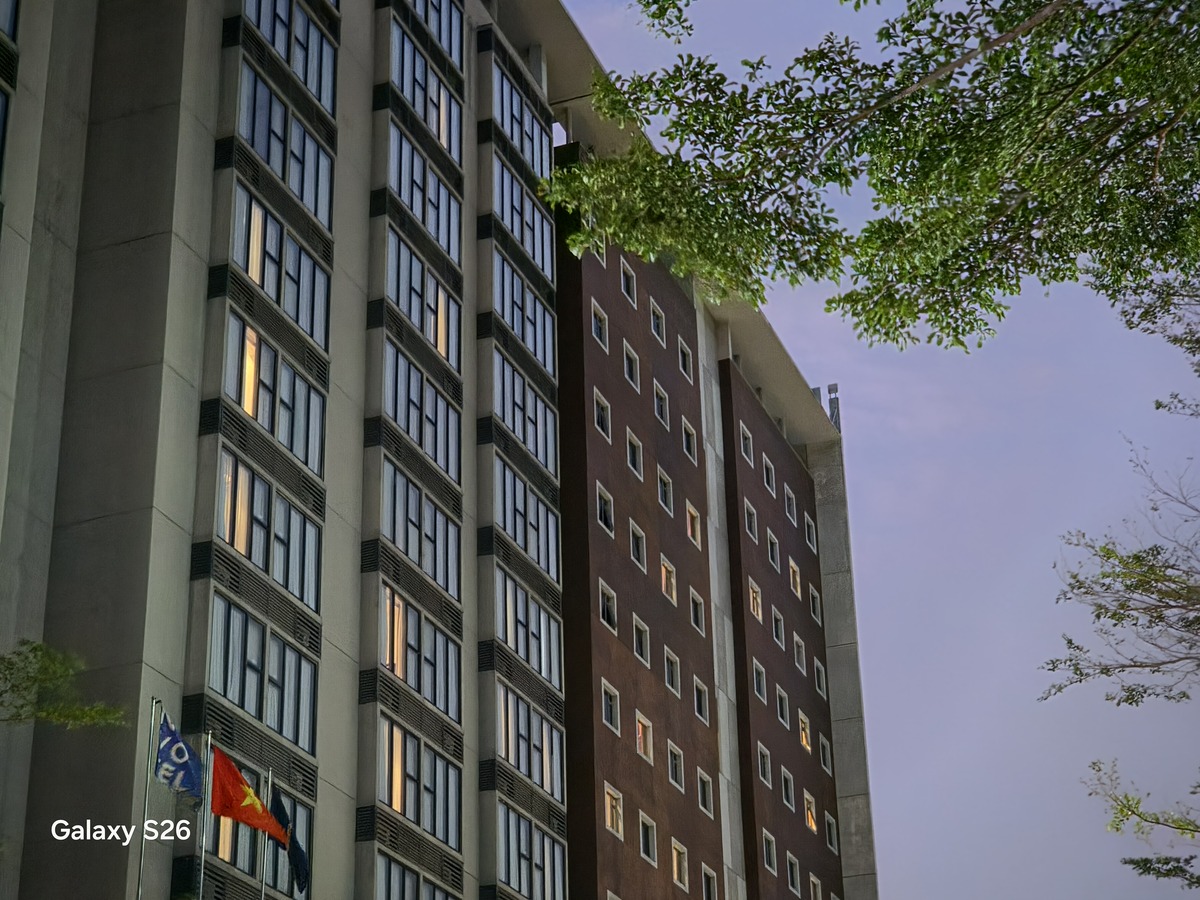 Trong điều kiện thiếu sáng, chất lượng camera tele 3x trên Galaxy S26 vẫn cực kỳ tốt và chi tiết