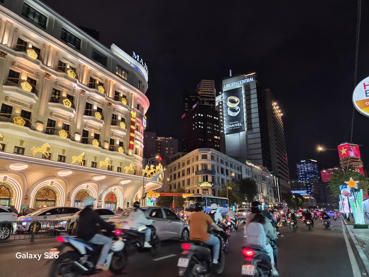 Chất lượng ảnh trong điều kiện thiếu sáng vẫn khá tốt, ít bị nhiễu do thuật toán mới kết hợp AI