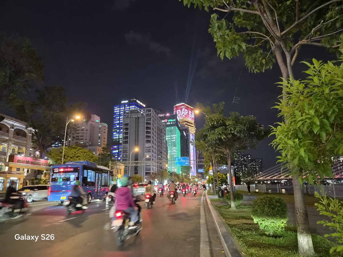 Chất lượng ảnh trong điều kiện thiếu sáng vẫn khá tốt, ít bị nhiễu do thuật toán mới kết hợp AI