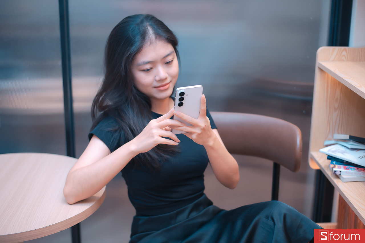 Đánh giá Samsung Galaxy S26 về thiết kế: Cầm nắm thoải mái