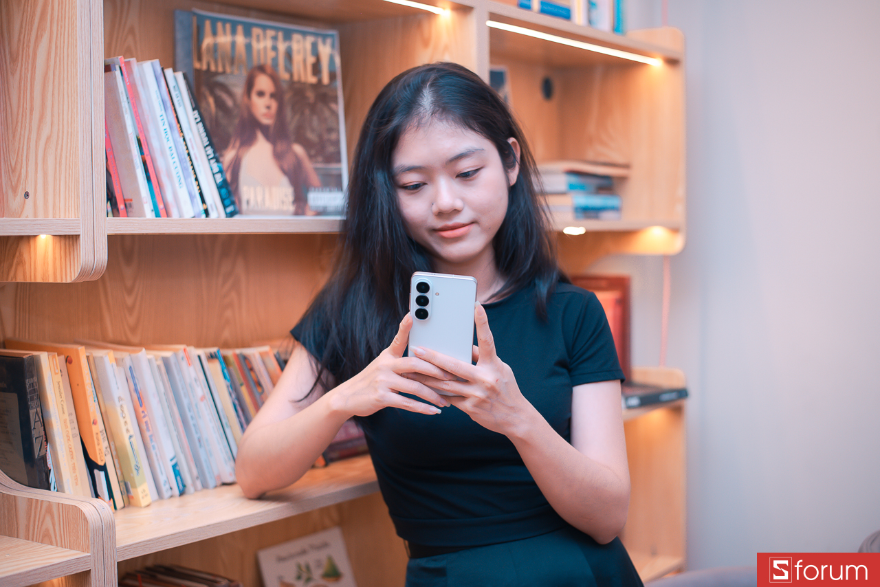 Đánh giá Samsung Galaxy S26 về thiết kế: Cầm nắm thoải mái