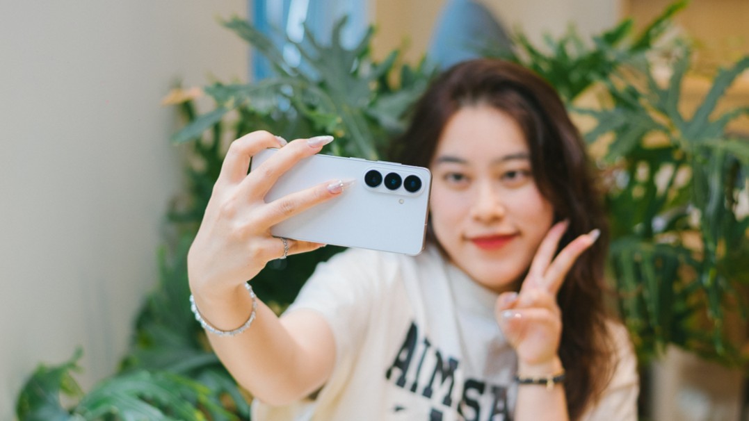 Đánh giá Samsung Galaxy S26: Vẫn là chiếc máy nhỏ gọn hấp dẫn, nhưng liệu Samsung có đang quá an toàn?