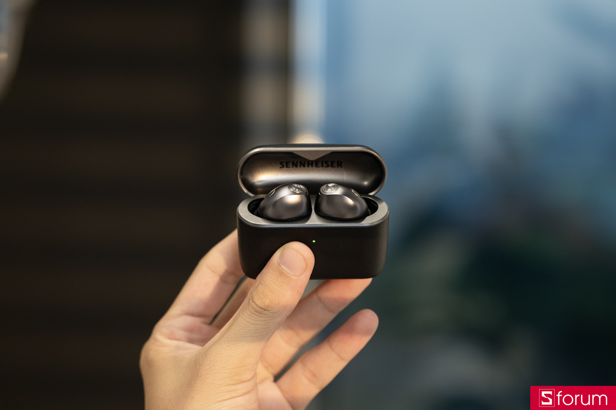 Trên tay Sennheiser MOMENTUM True Wireless 5: Tính năng và kết nối