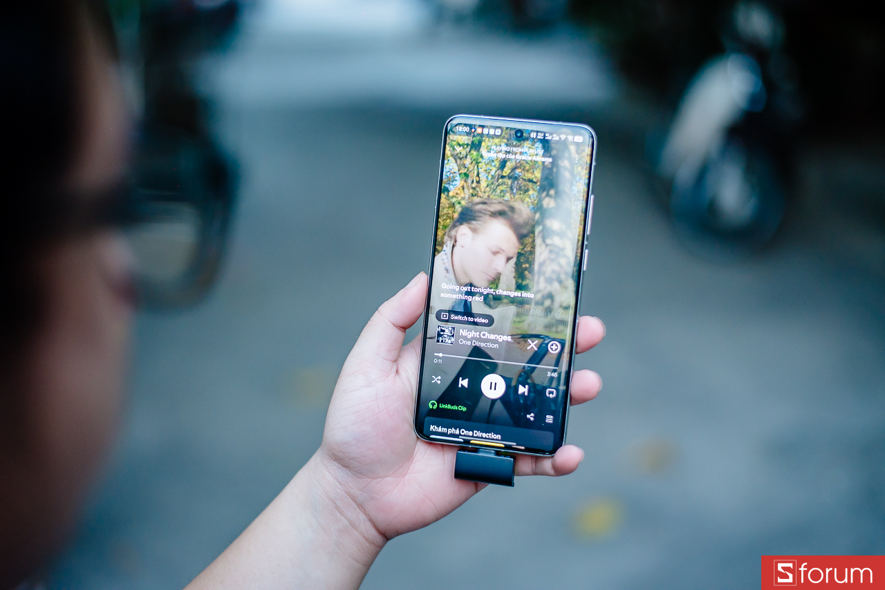 Tổng thể chất âm của LinkBuds Clip nghiêng về hướng cân bằng, thoáng và tự nhiên