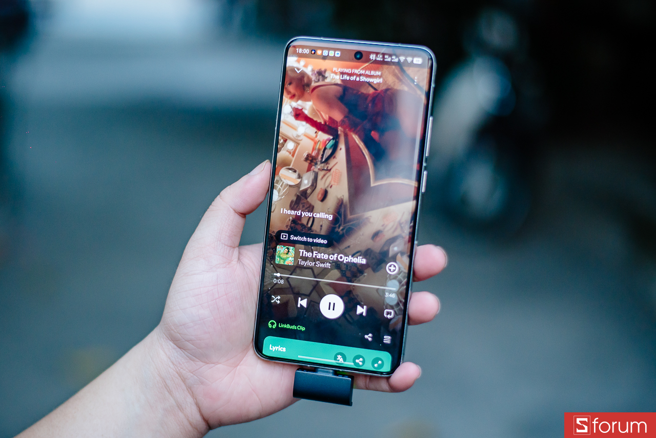 Tổng thể chất âm của LinkBuds Clip nghiêng về hướng cân bằng, thoáng và tự nhiên