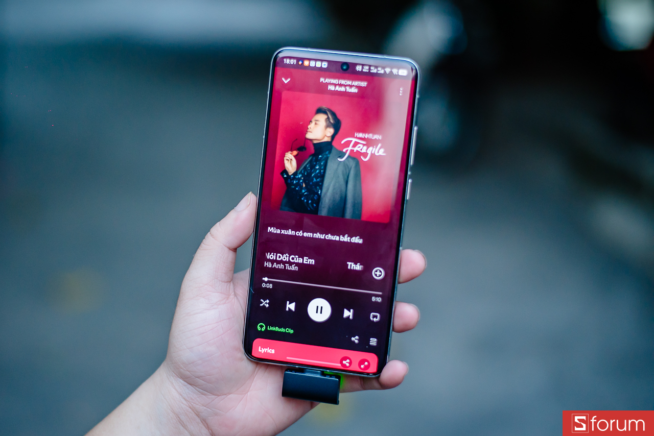 Tổng thể chất âm của LinkBuds Clip nghiêng về hướng cân bằng, thoáng và tự nhiên