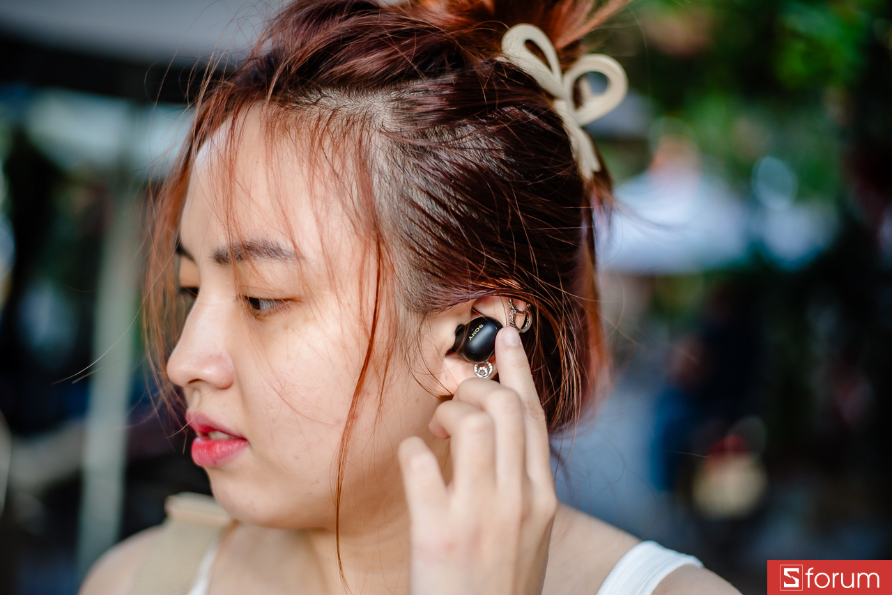 Đánh giá Sony WF-1000XM6 về thao tác sử dụng cảm ứng