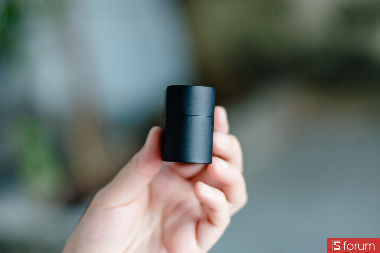 Đánh giá Sony WF-1000XM6 về thiết kế hộp sạc