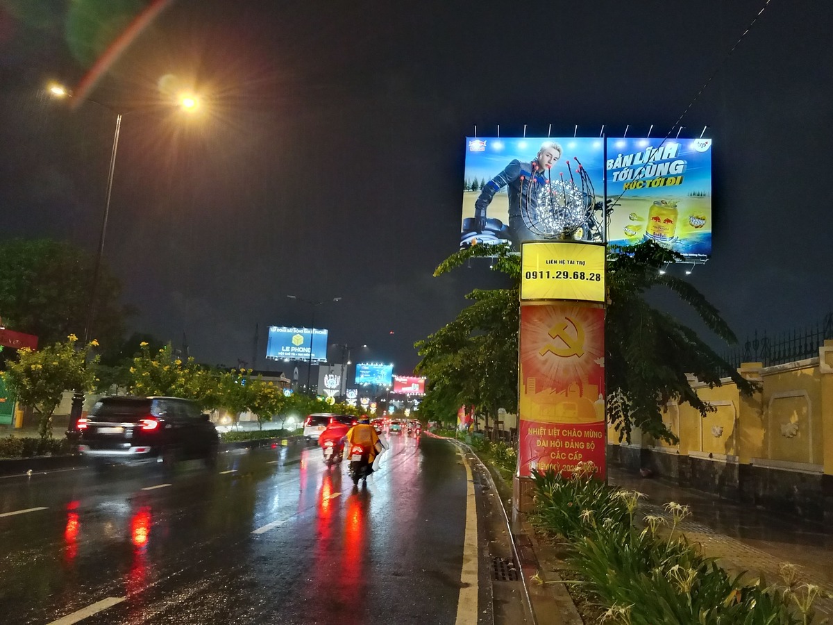 Trong điều kiện ban đêm, camera của Tecno Spark 50 bộc lộ hạn chế rõ hơn