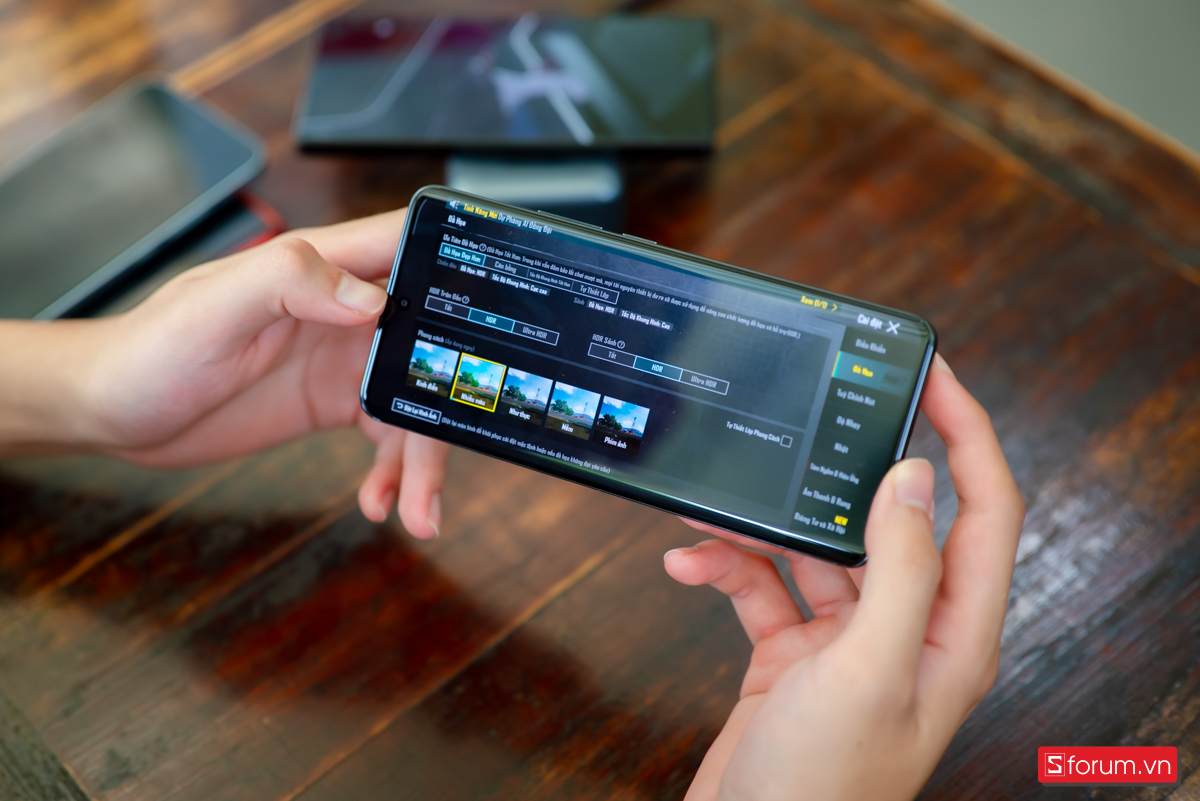 PUBG Mobile ở thiết lập đồ họa Mượt và tốc độ khung hình Cao, máy xử lý mượt mà