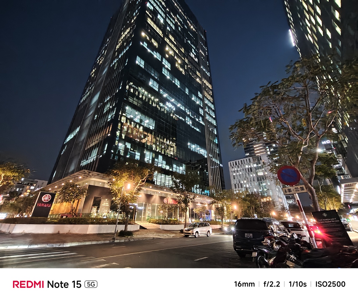 Khi chụp đêm, Redmi Note 15 5G cho kết quả ở mức khá mặc dù vẫn còn nhiều hạn chế