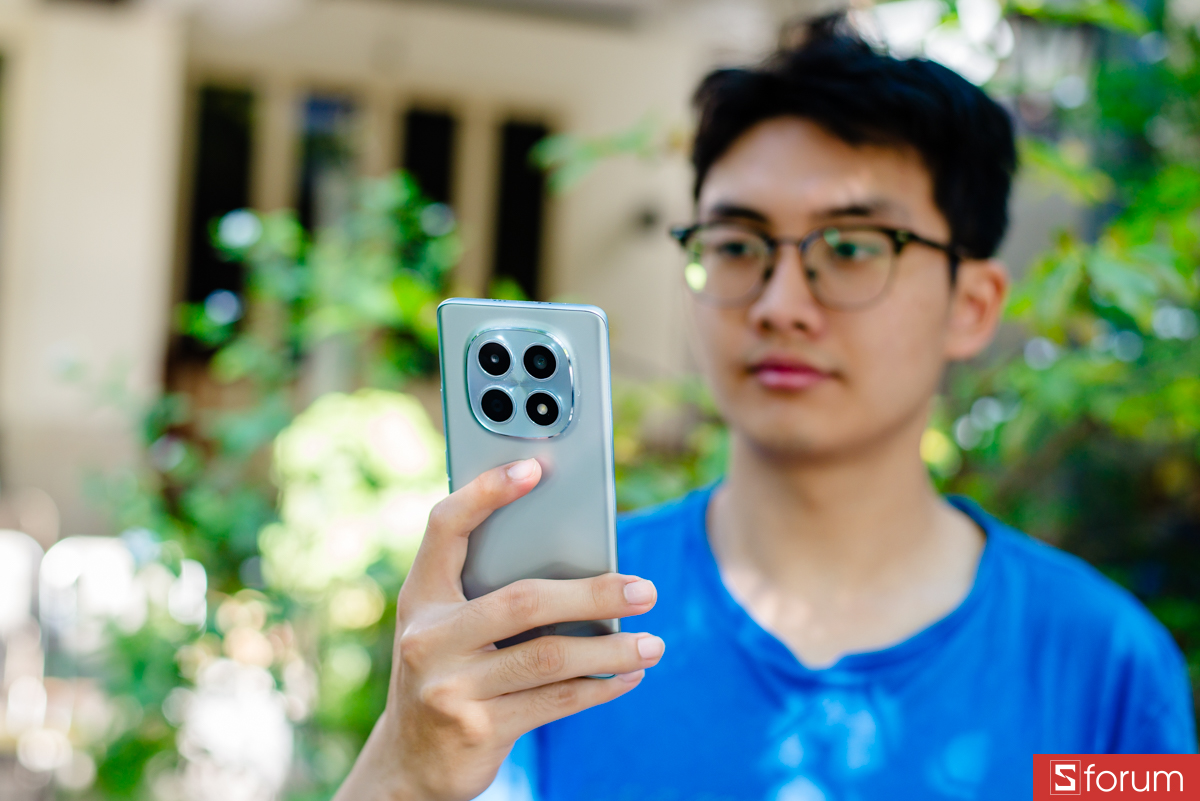 Máy được bảo vệ bởi kính Xiaomi Dragon Crystal Glass và chuẩn chống nước bụi IP68