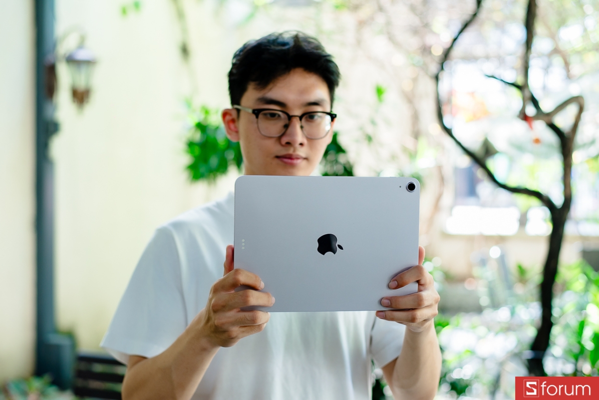 Đánh giá iPad Air M4 về thiết kế: Cầm nắm thoải mái