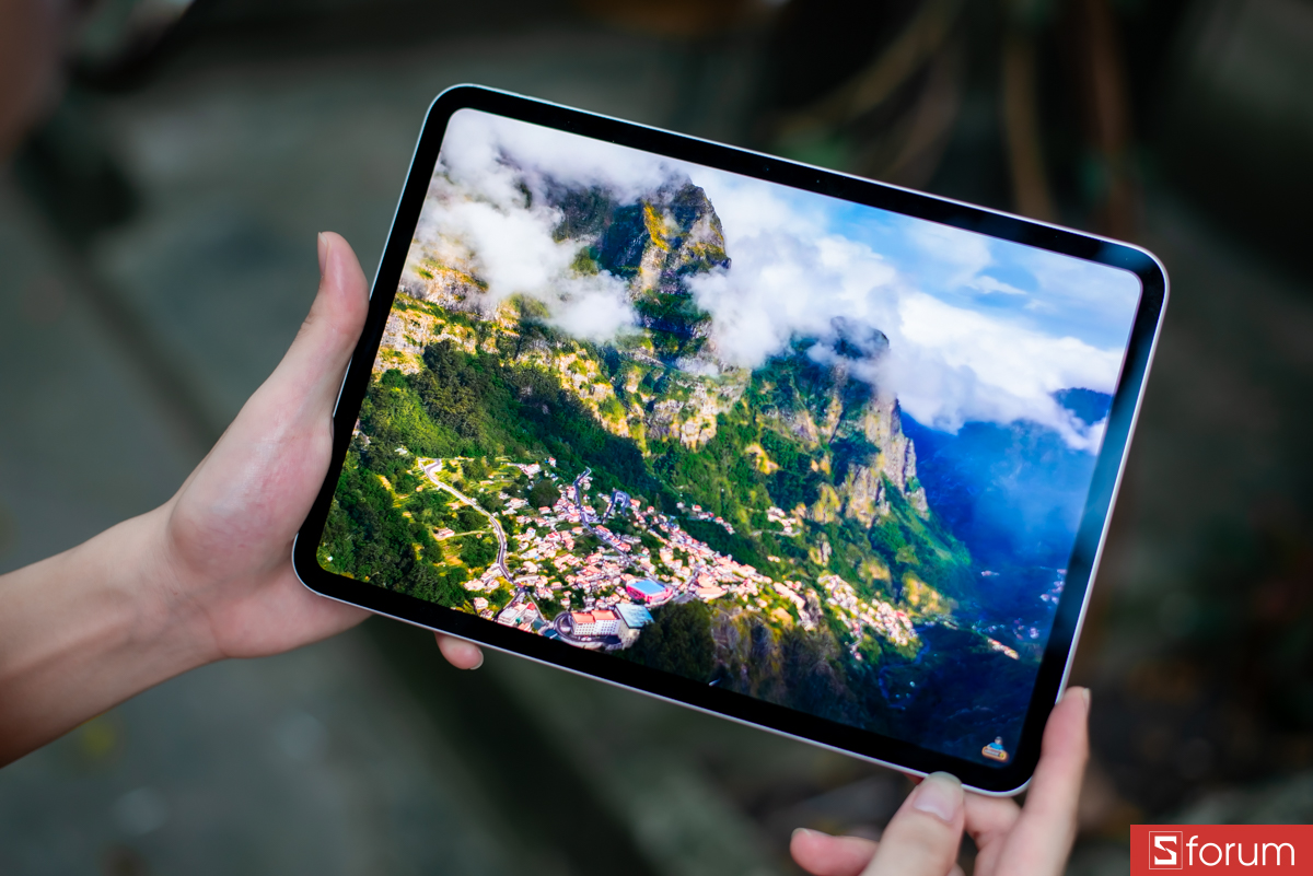 Tấm nền OLED cũng mang lại độ tương phản rất tốt