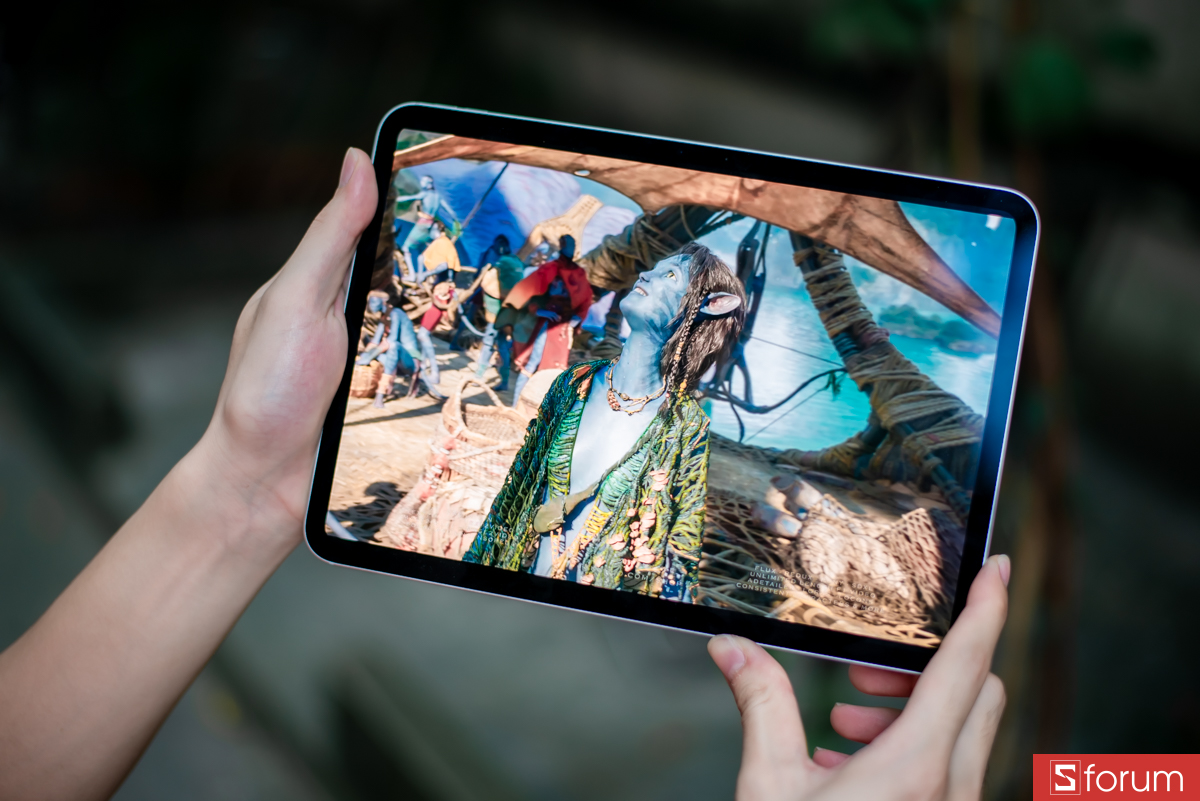 Tấm nền OLED cũng mang lại độ tương phản rất tốt