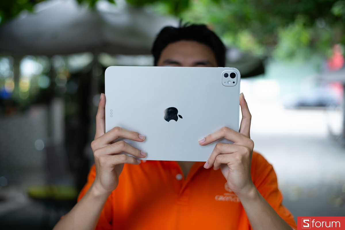 Đánh giá iPad Pro M5 11 inch, độ mỏng làm cho bề mặt iPad đôi khi tạo cảm giác trơn