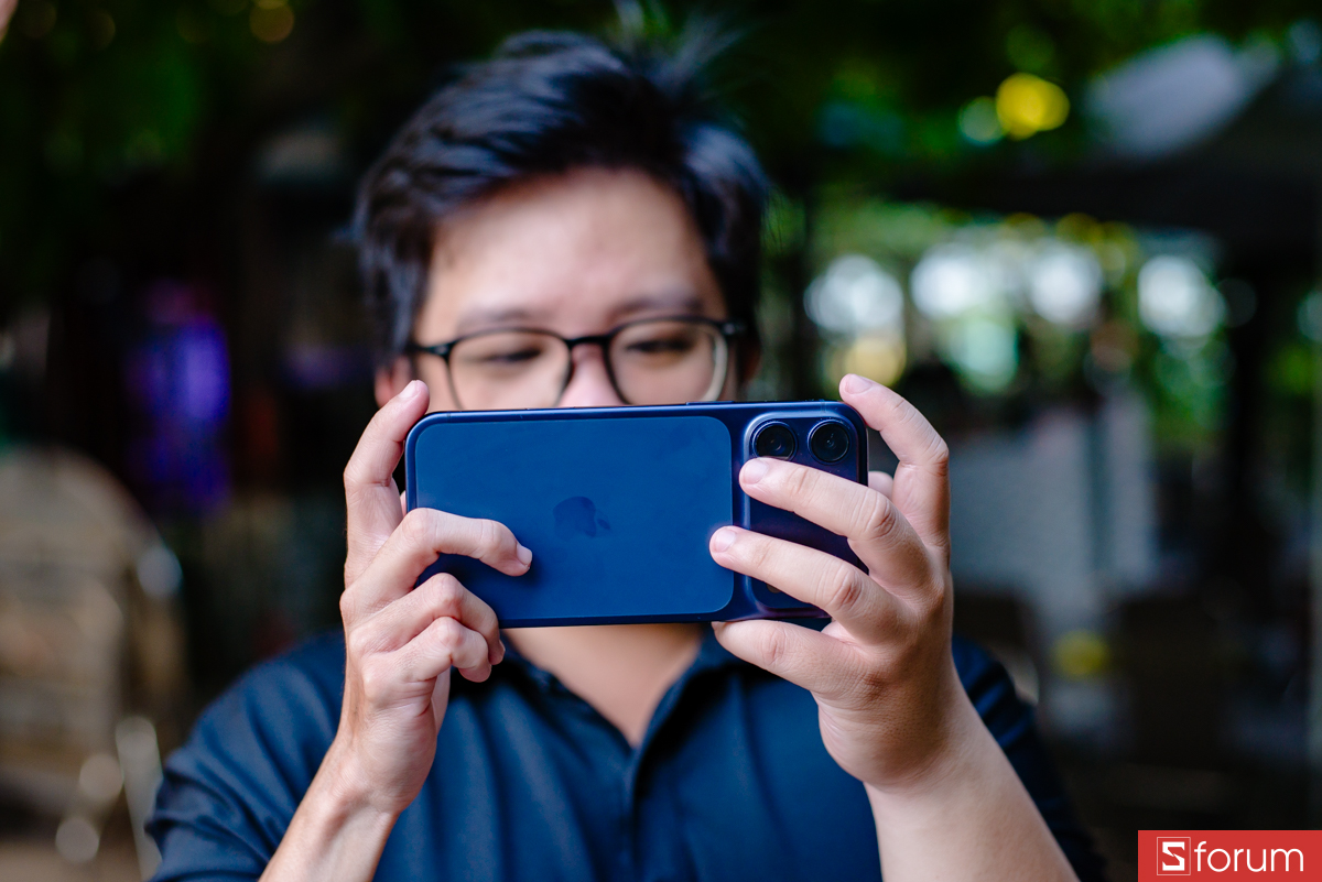 Kích thước lớn trên iPhone 17 Pro Max cũng mang lại một chút bất tiện khi thao tác một tay