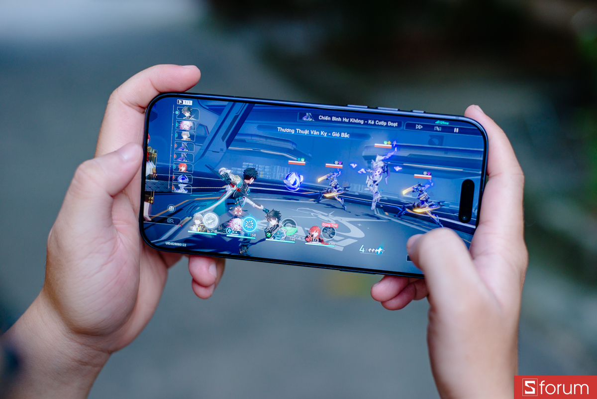 Khi chơi game, khả năng tản nhiệt của máy khá tốt