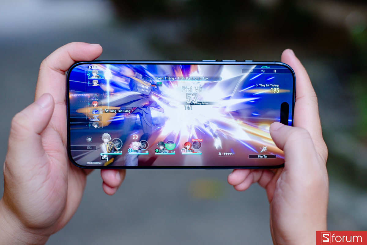 Khi chơi game, khả năng tản nhiệt của máy khá tốt