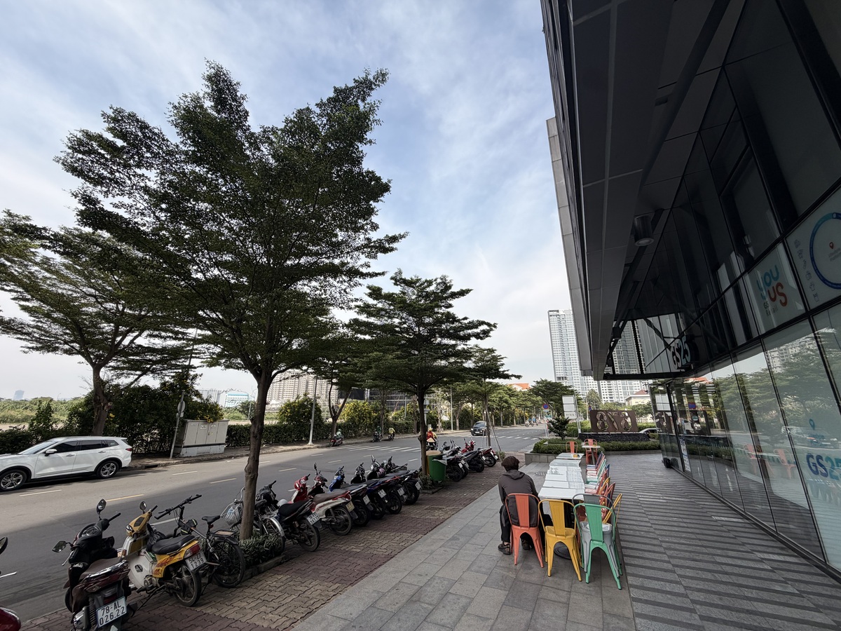 Camera góc siêu rộng có chất lượng giảm rõ rệt so với camera chính