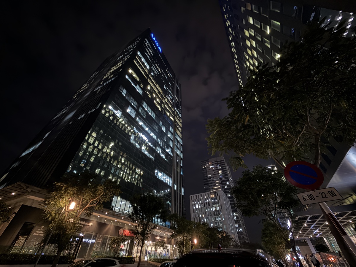 Camera góc siêu rộng có chất lượng giảm rõ rệt so với camera chính