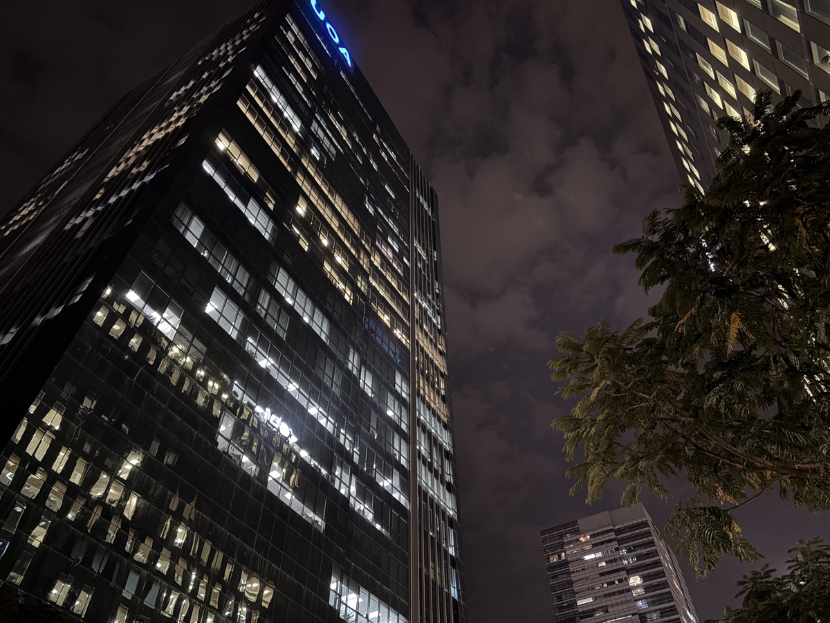 iPhone 17 cũng thể hiện tốt với khả năng lấy sáng ổn định, nhiễu ít