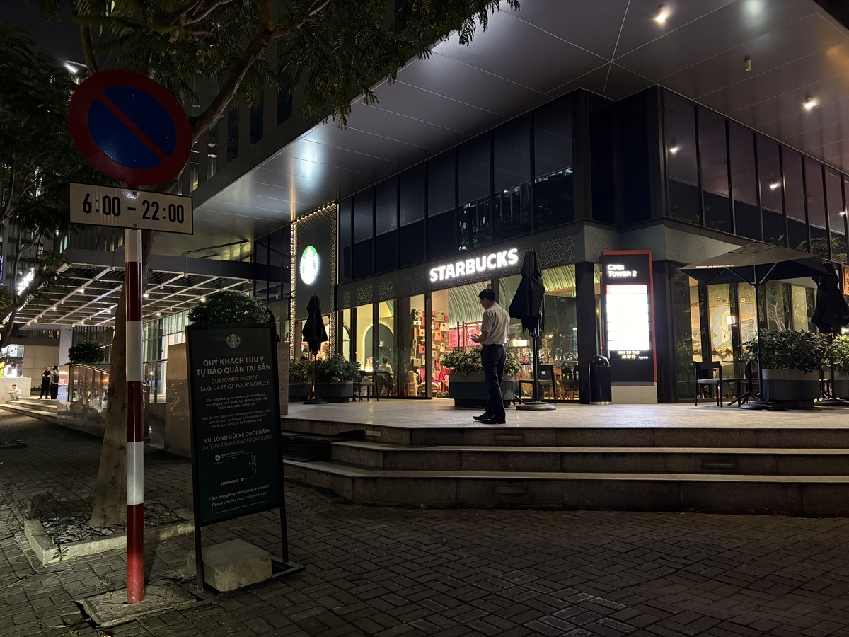 iPhone 17 cũng thể hiện tốt với khả năng lấy sáng ổn định, nhiễu ít