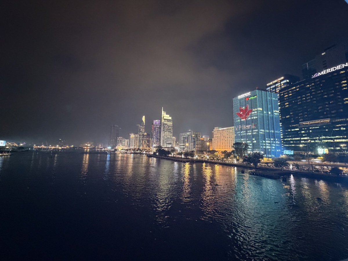 Camera góc siêu rộng có chất lượng giảm rõ rệt so với camera chính