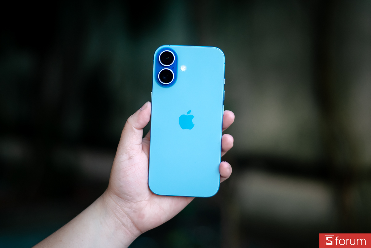 Đánh giá iPhone 17 sau 3 tháng, trải nghiệm cầm nắm thoải mái