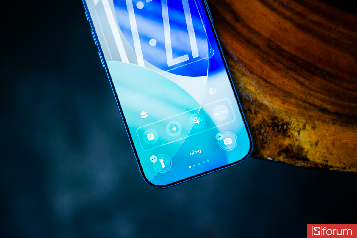 iOS 26.1 đã cải thiện đáng kể vấn đề này với tùy chọn Clear và Tinted