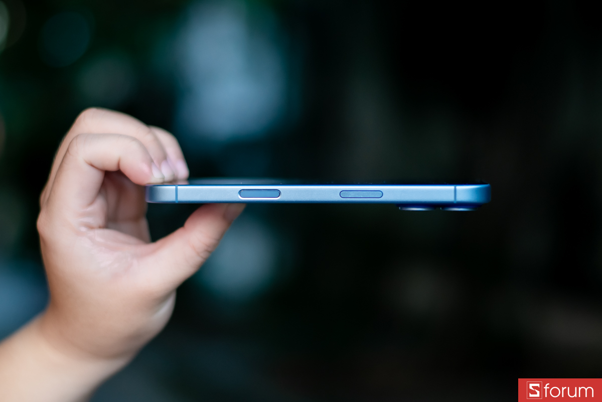 Đánh giá iPhone 17 sau 3 tháng, trải nghiệm cầm nắm thoải mái