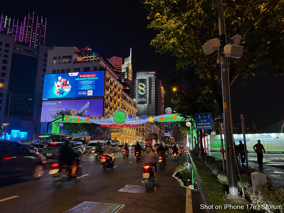 Đánh giá iPhone 17e về camera chính trong điều kiện thiếu sáng