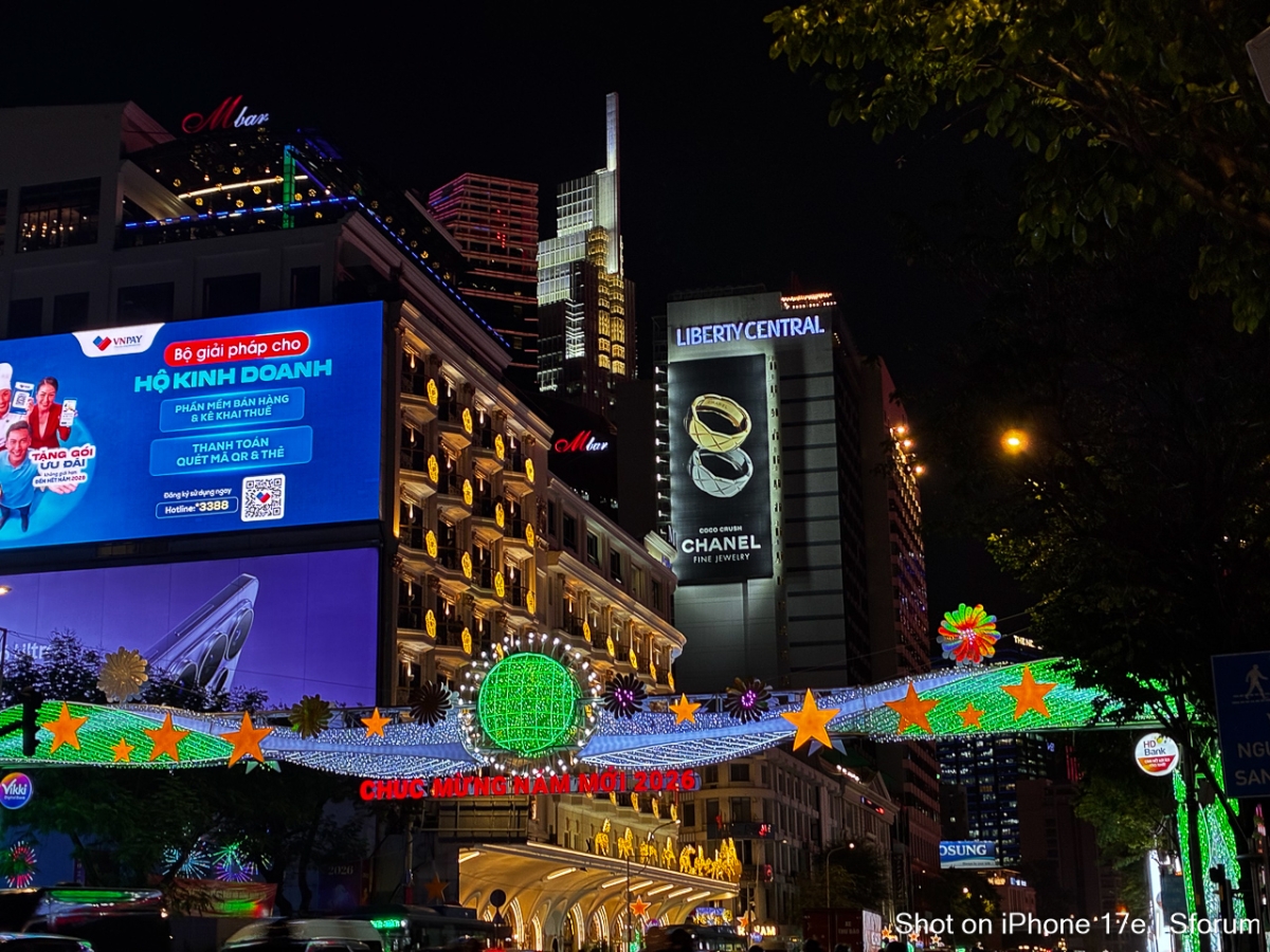 Đánh giá iPhone 17e về camera chính trong điều kiện thiếu sáng