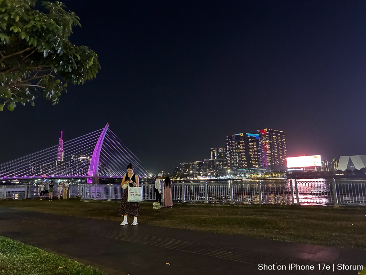 Đánh giá iPhone 17e về camera chính trong điều kiện thiếu sáng