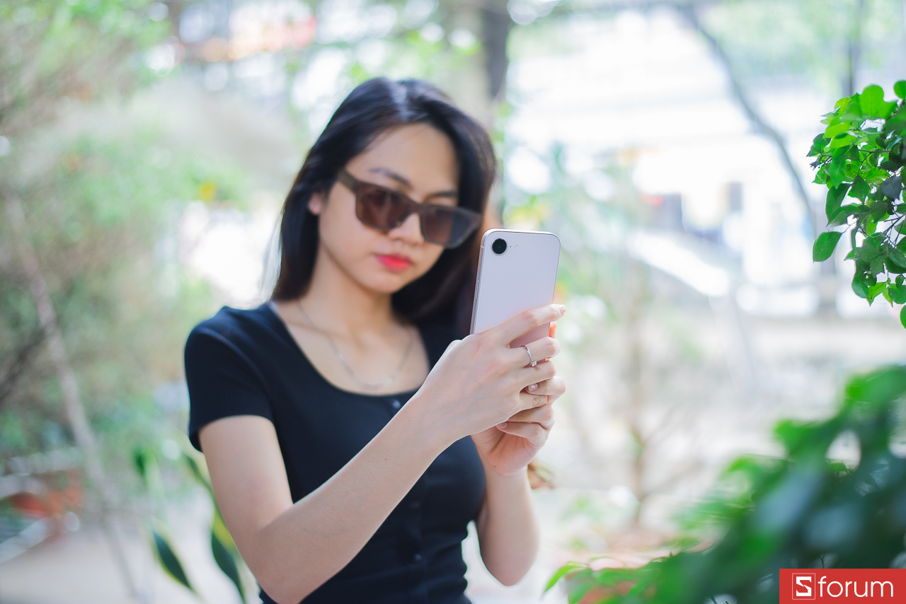 Đánh giá iPhone 17e: Phiên bản màu hồng là điểm nhấn