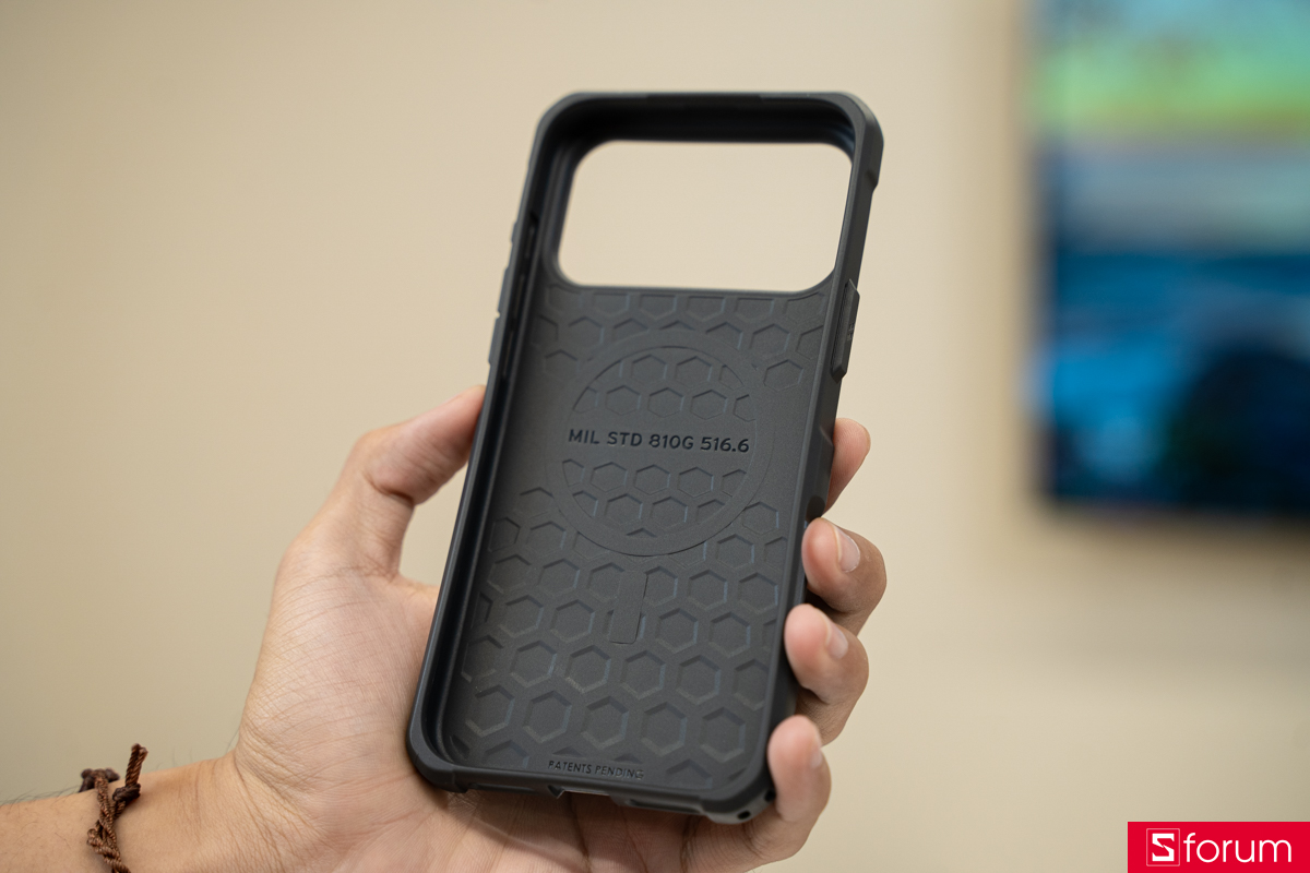 Ốp lưng iPhone 18 Pro Max UAG Monarch Pro Veil With MagSafe