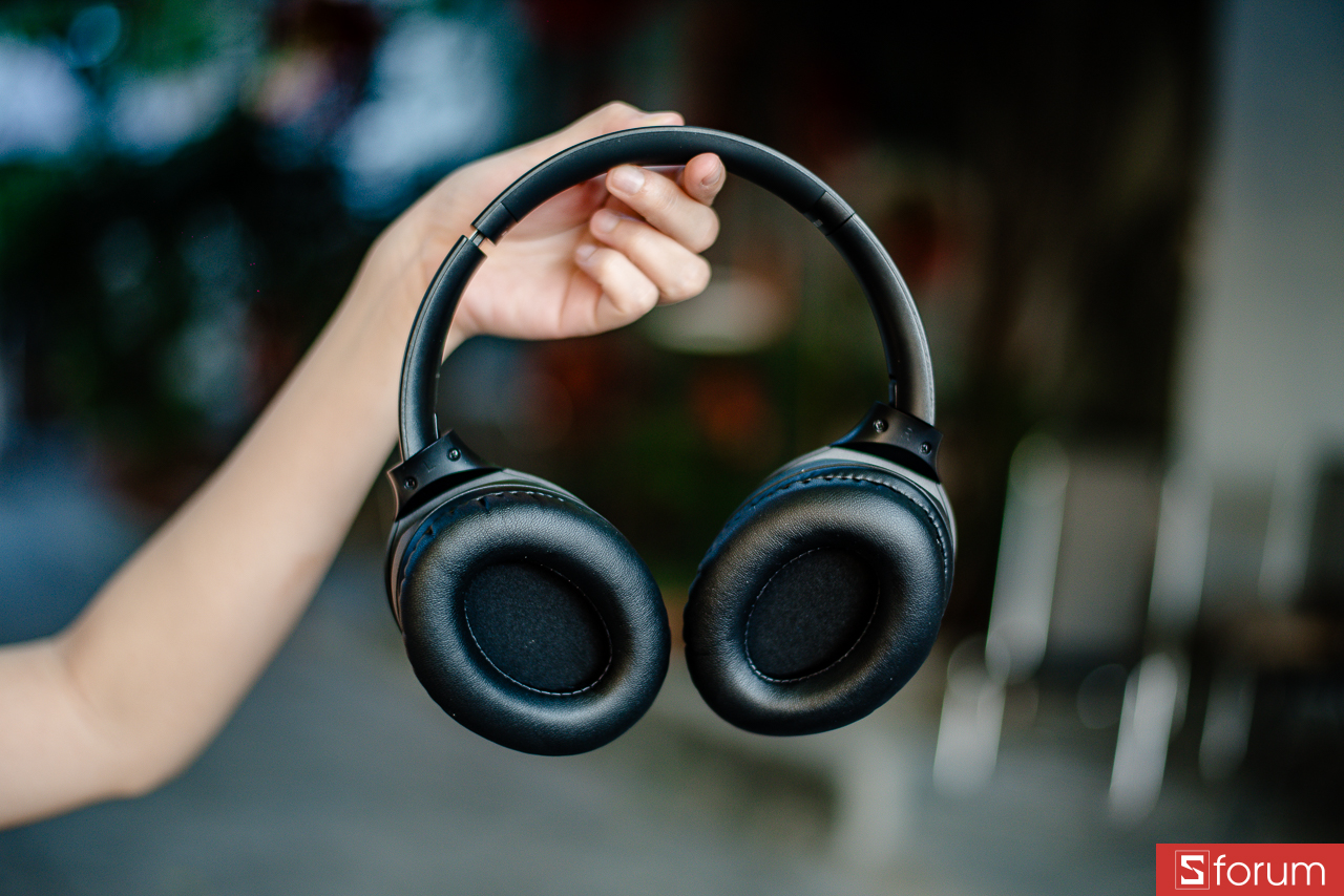 Trên tay Alpha Works Lite 500: Phần earcup có dạng tròn kích thước lớn