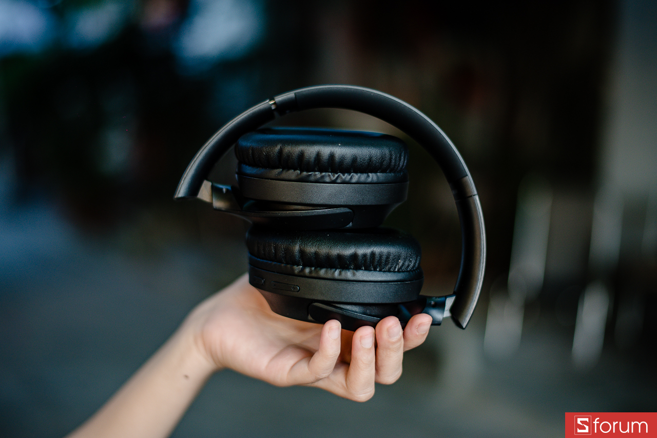 Alpha Works Lite 500 có thể gập gọn bằng cách xoay earcup vào trong