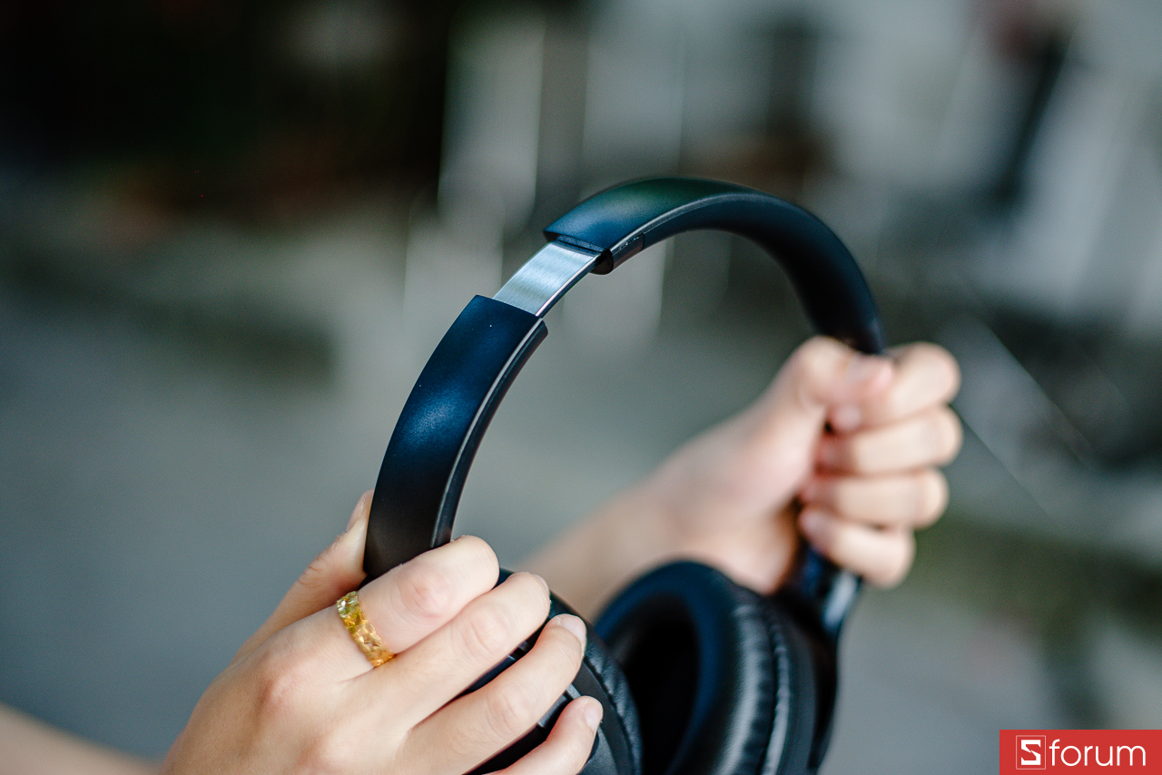 Trên tay Alpha Works Lite 500: Khung tai nghe có thể kéo dài để chỉnh kích thước