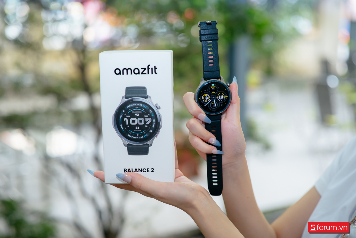 Hộp đựng của Amazfit Balance 2 có thiết kế tối giản nhưng sang trọng