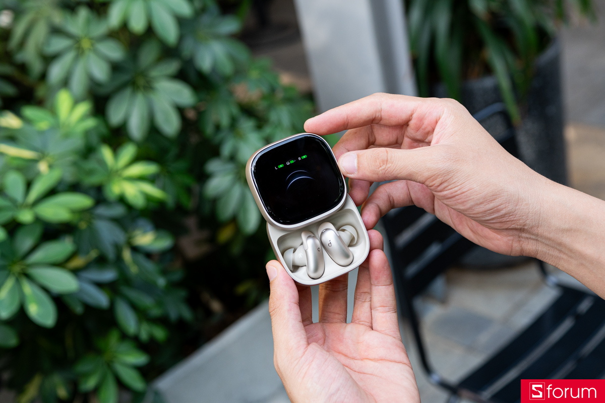 Trên tay Anker Liberty 5 Pro Max: Case sạc tạo điểm nhấn nổi bật cho tổng thể tai nghe