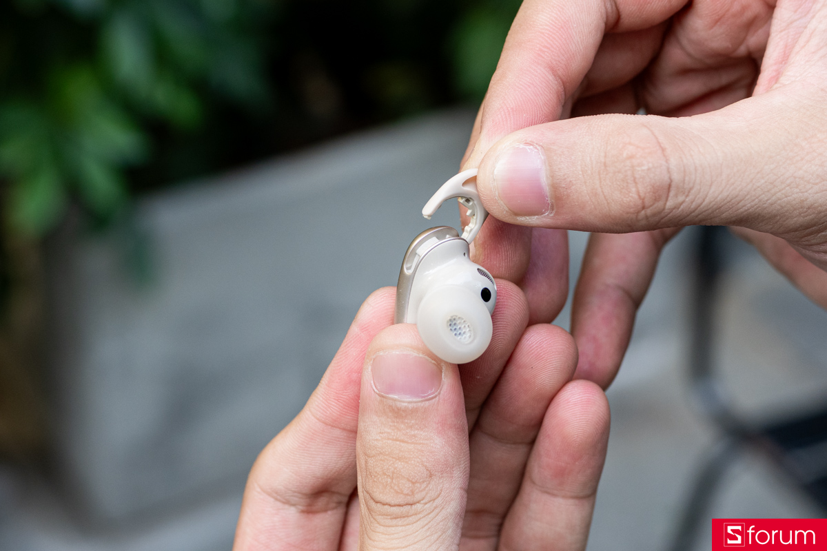 Trên tay Anker Liberty 5 Pro Max: Tai nghe Anker Liberty 5 Pro Max dùng thiết kế in-ear dạng thân ngắn